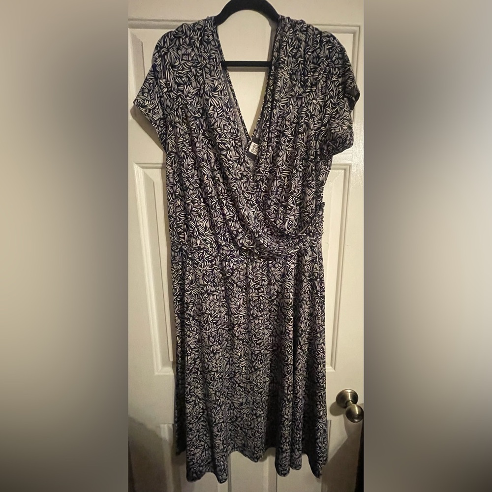 Black and white wrap style dress- 20W